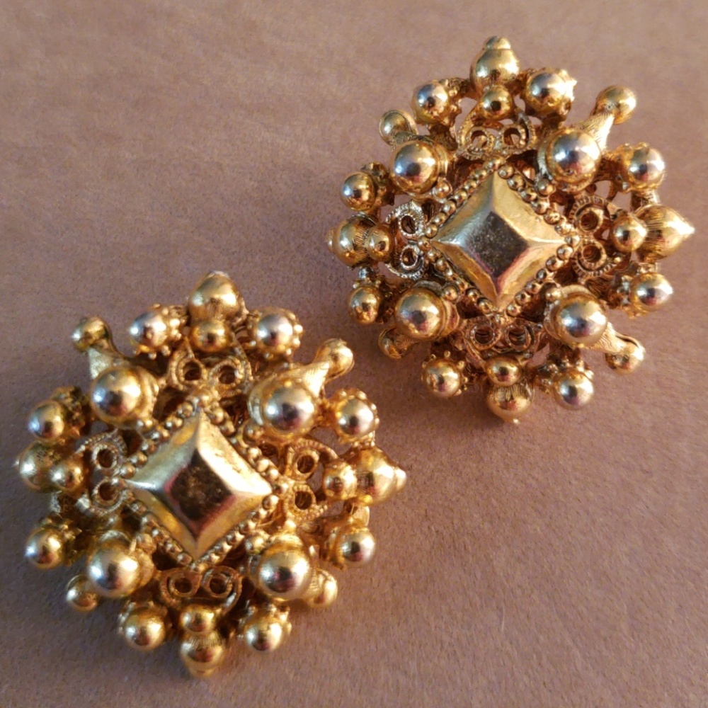 🔥HP🔥Barrera signature gold dipped filigree clip on earrings